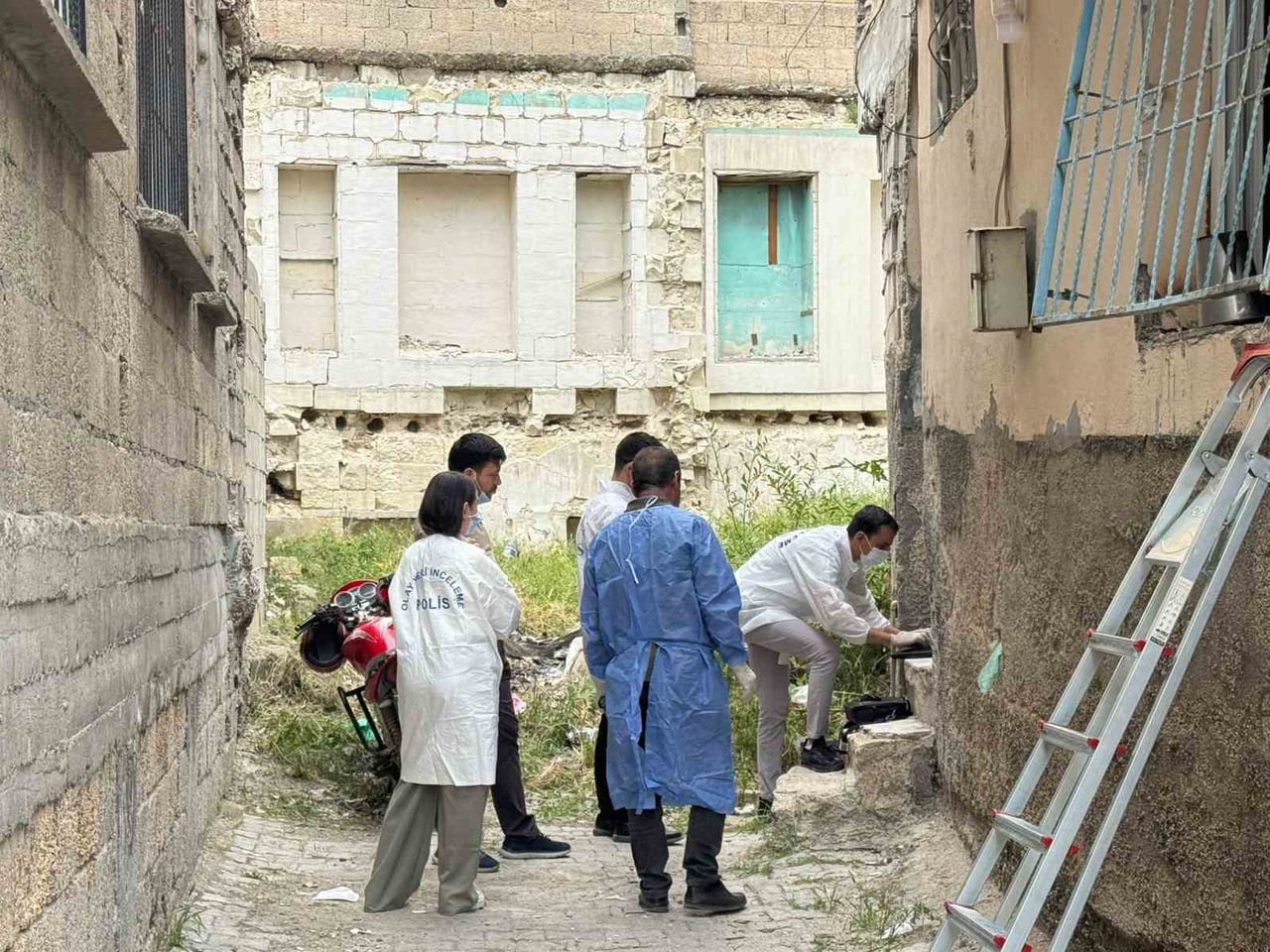 YALNIZ YAŞAYAN KADIN ÖLÜ BULUNDU