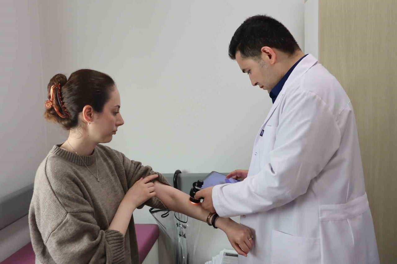 YALOVA EĞİTİM VE ARAŞTIRMA HASTANESİ DERMATOLOJİ UZMANI DR. BEKİR KURT, DERİ KANSERLERİNDE ERKEN...
