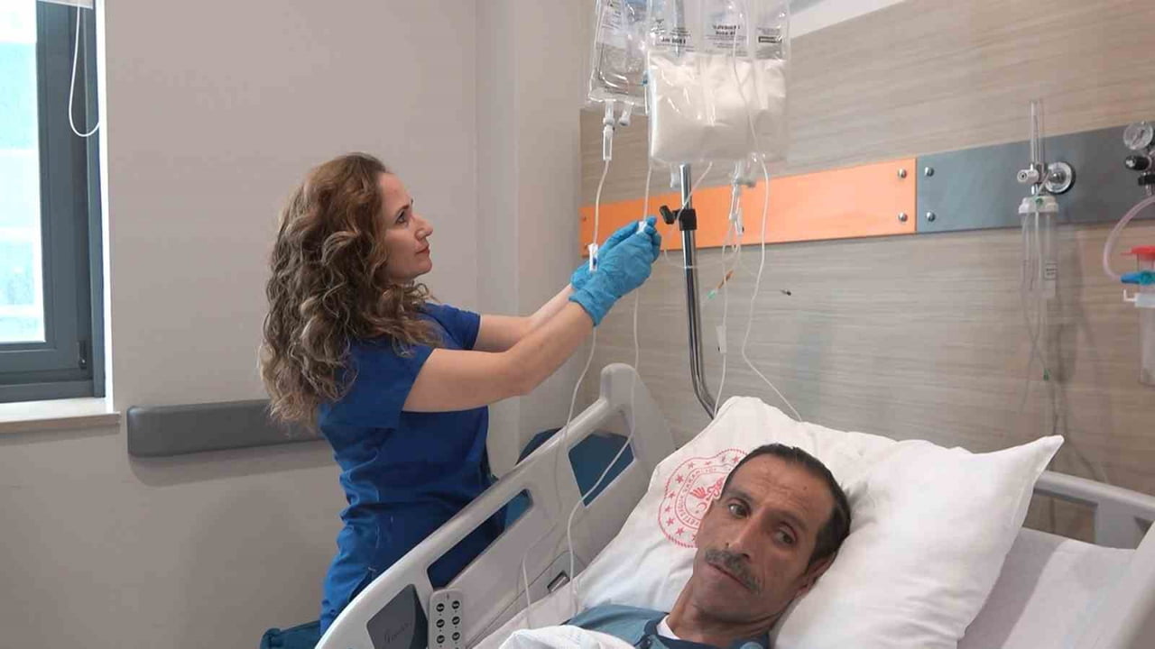 YALOVA EĞİTİM VE ARAŞTIRMA HASTANESİ’NDE GÖREVLİ HEMŞİRE SIDIKA KARABIYIK, 14 YAŞINDA SAĞLIK...