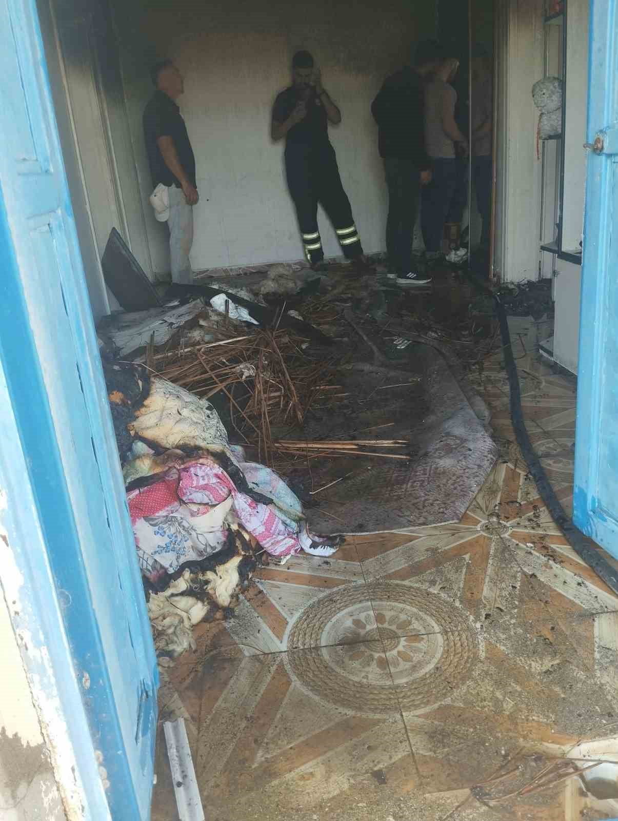 YANAN EV KULLANILAMAZ HALE GELDİ