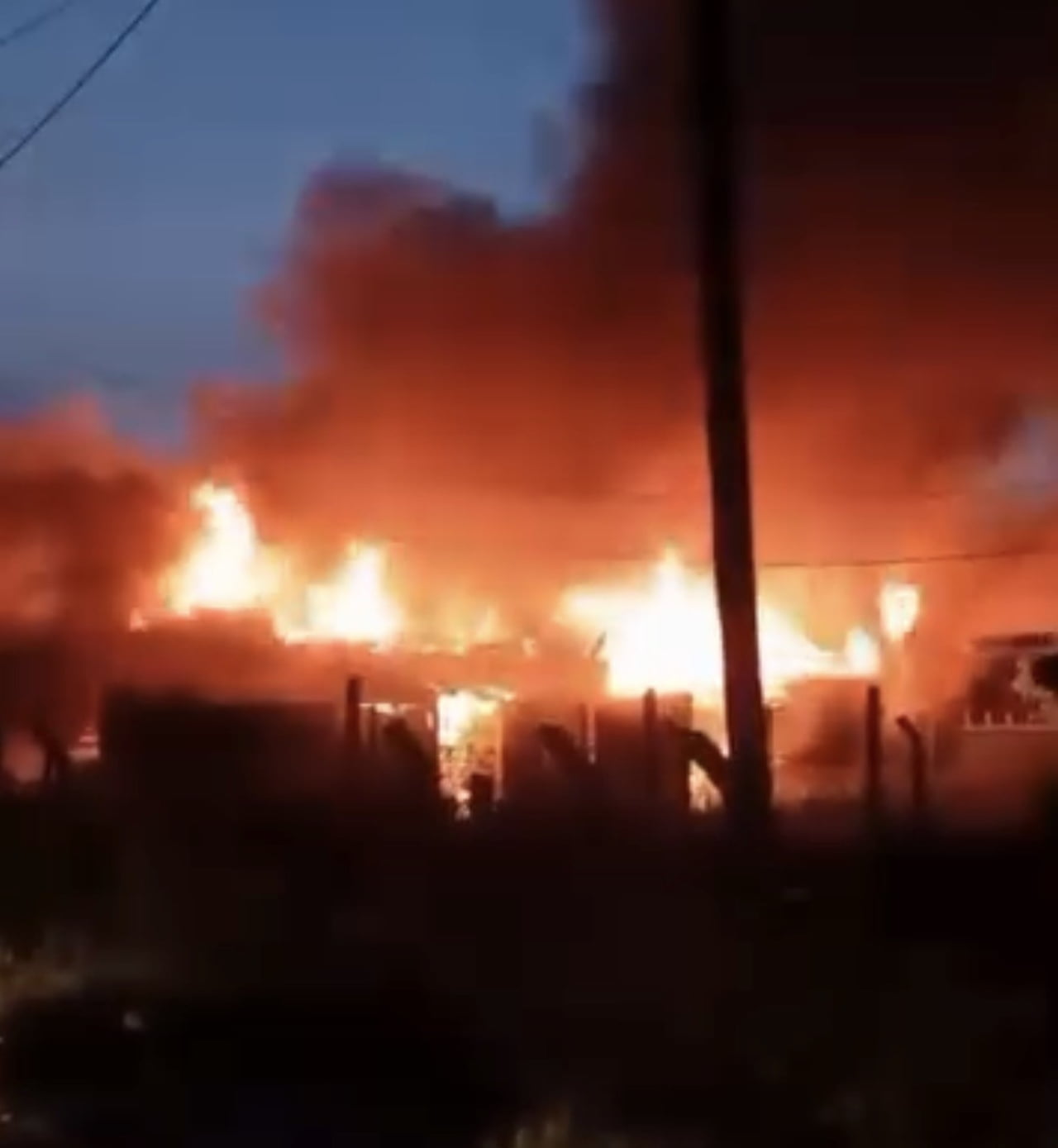 YANGIN, SAAT 22.30 SIRALARINDA BABAESKİ İLÇESİ KURTULUŞ MAHALLESİ’NDE MEYDANA GELDİ. EDİNİLEN...
