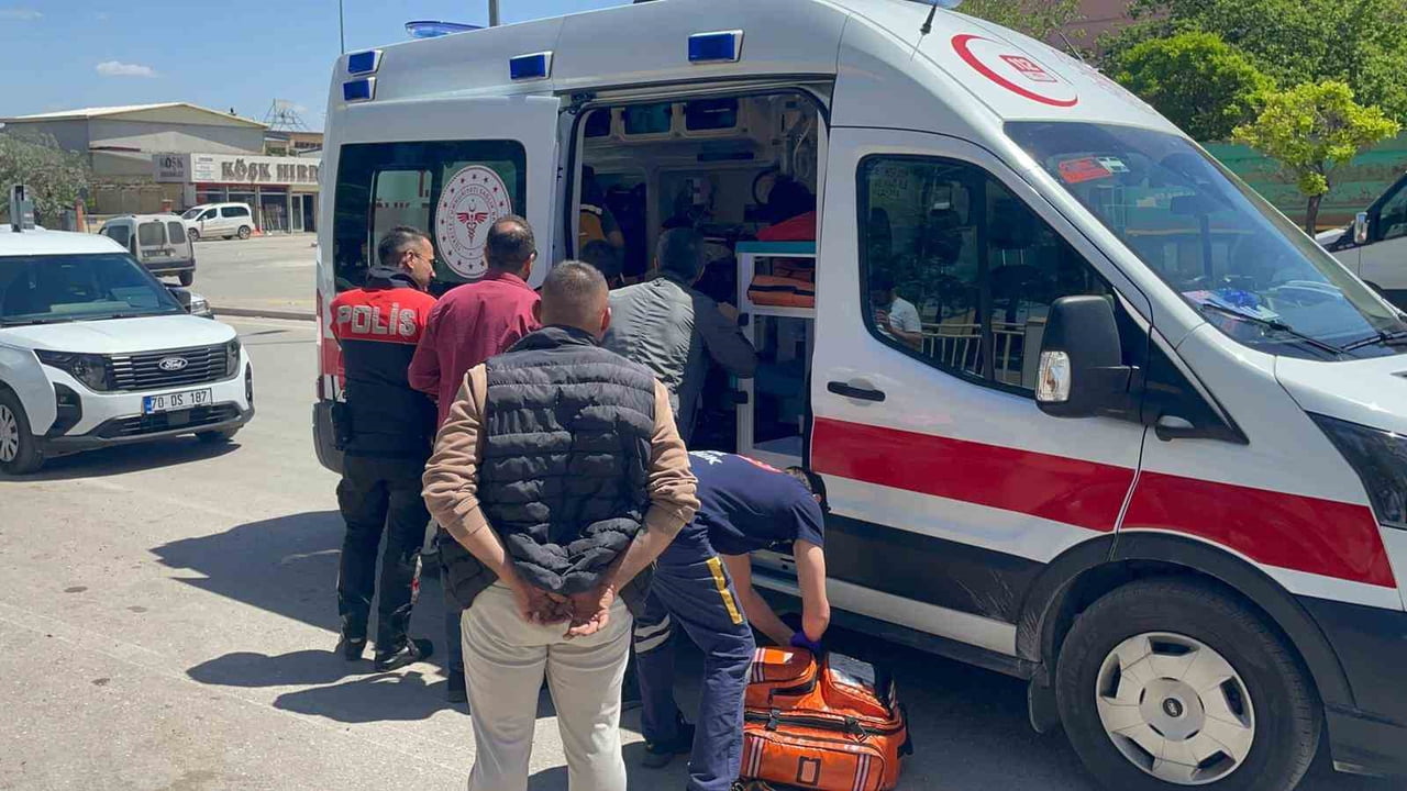 YARALI ŞAHIS, OLAY YERİNDEKİ İLK MÜDAHALESİNİN ARDINDAN AMBULANSLA HASTANEYE KALDIRILDI