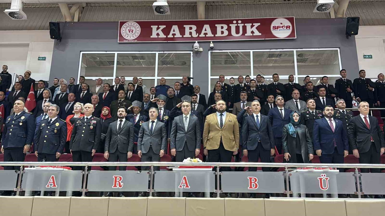 YARIŞMALARDA DERECEYE GİREN ÖĞRENCİLERE ÖDÜLLERİNİN VERİLDİĞİ PROGRAMA KARABÜK VALİSİ OKTAY...