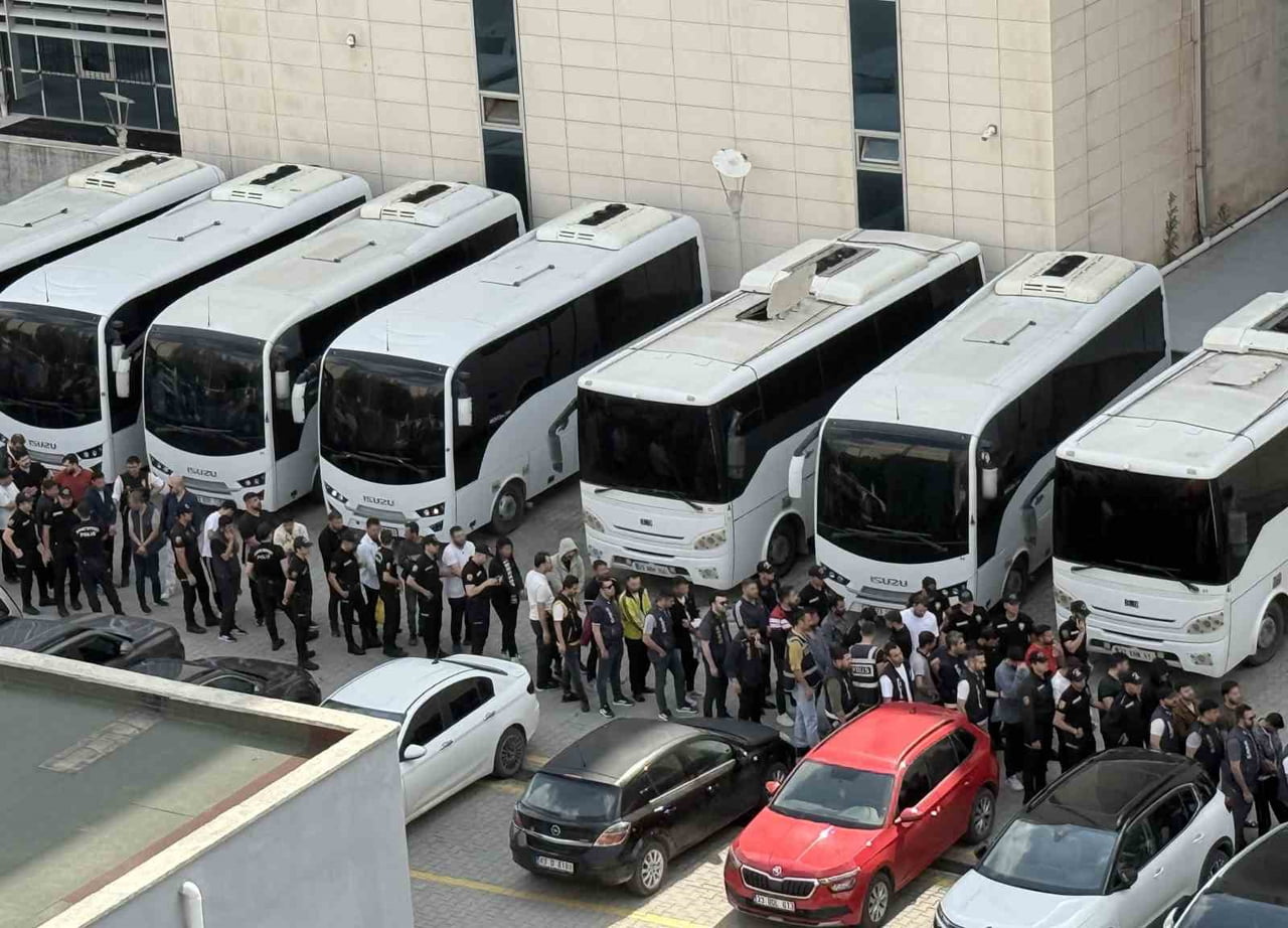 YASA DIŞI BAHİS OPERASYONUNDA GÖZALTINA ALINANLARDAN 103'Ü ADLİYEYE SEVK EDİLDİ.