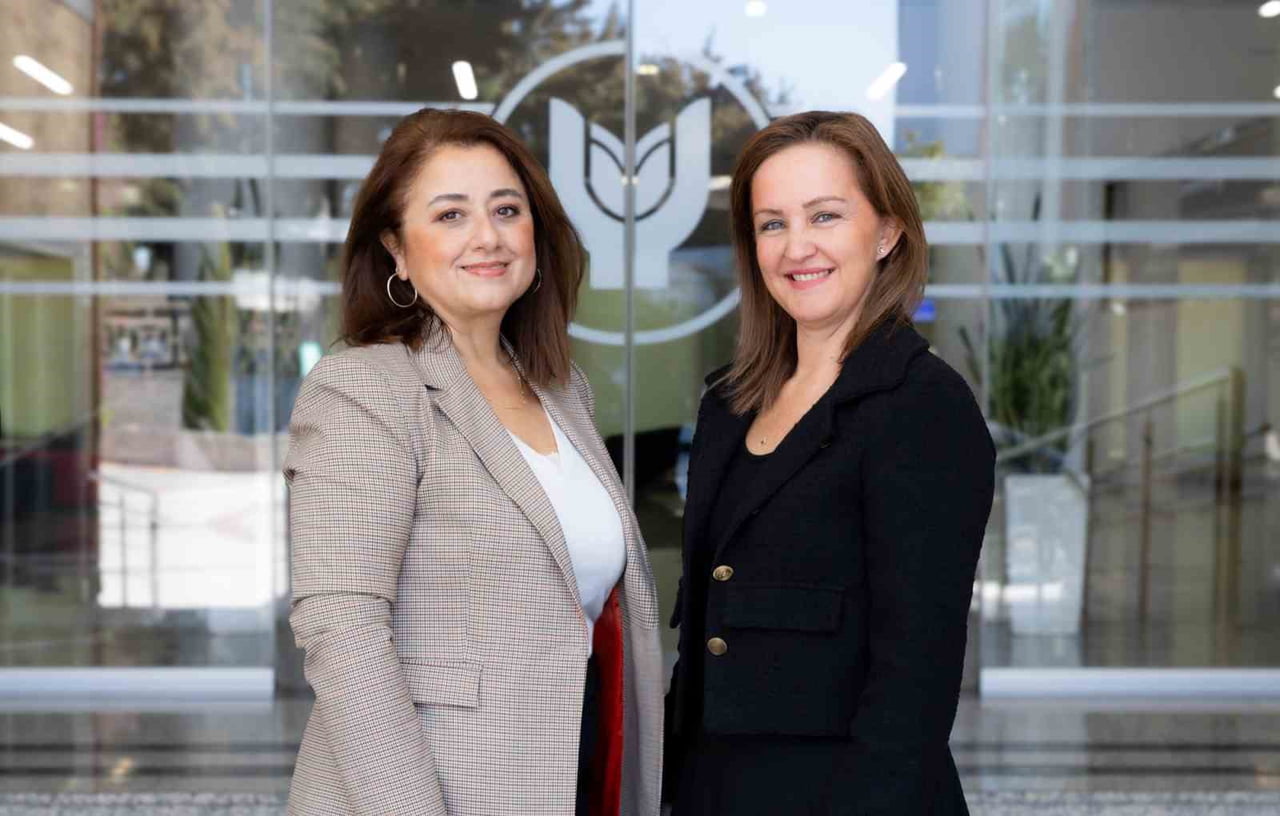 YAŞAR ÜNİVERSİTESİ HALKLA İLİŞKİLER VE REKLAMCILIK BÖLÜMÜ AKADEMİSYENLERİ PROF. DR. ÖZLEM ALİKILIÇ...
