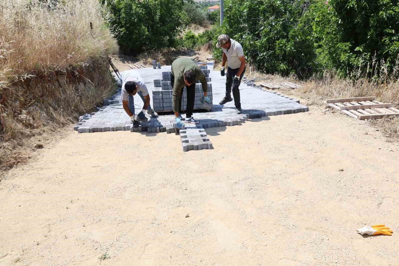 YAZIRLI’DA YOLLAR YENİLENİYOR