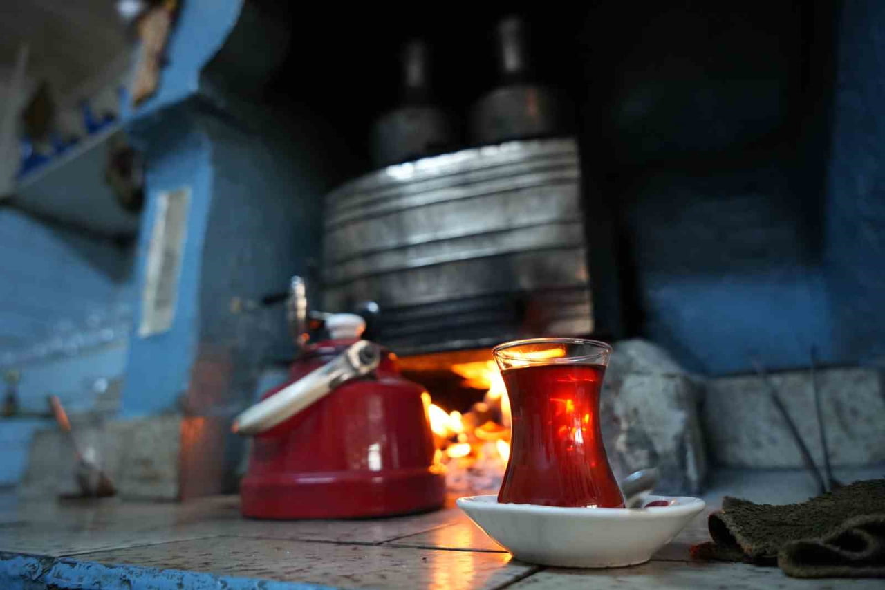 YENİÇAĞA İLÇESİNE BAĞLI ESKİÇAĞA KÖYÜNDE, ZONGULDAK-ANKARA KARA YOLU ÜZERİNDE BULUNAN ÇAY OCAĞI...