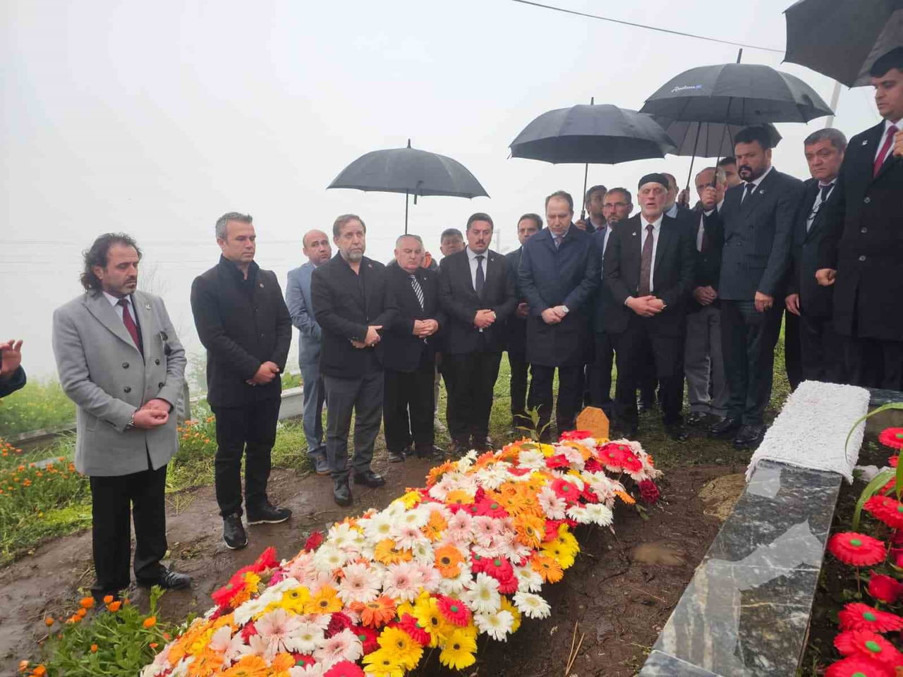 YENİDEN REFAH PARTİSİ GENEL BAŞKANI FATİH ERBAKAN, GİRESUN’DA BIÇAKLI SALDIRI SONUCU YAŞAMINI...