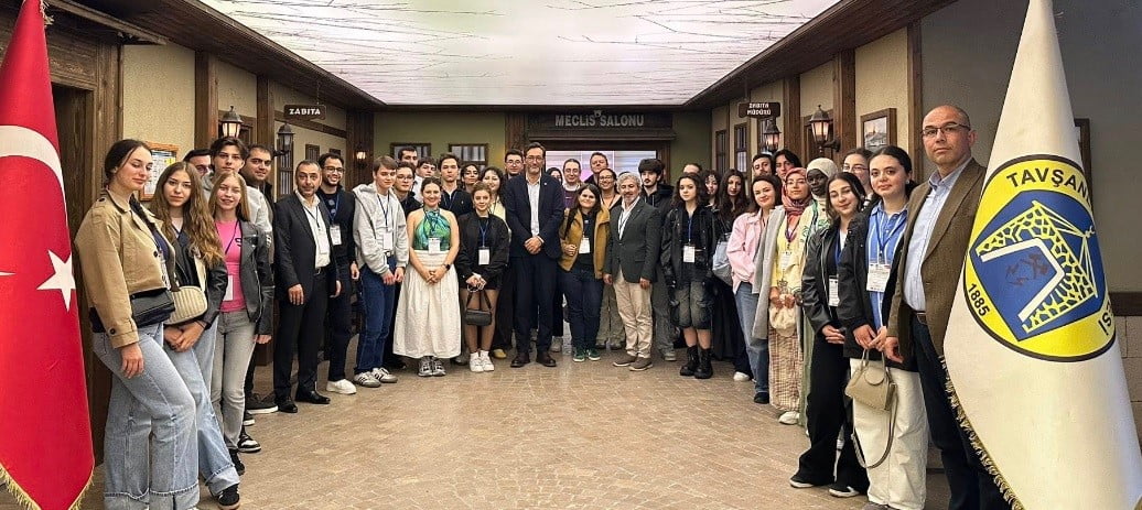 YERLİ VE YABANCI GENÇLER, İKİ GÜN BOYUNCA TAVŞANLI VE KÜTAHYA’NIN TARİHİ VE KÜLTÜREL MİRASINI...
