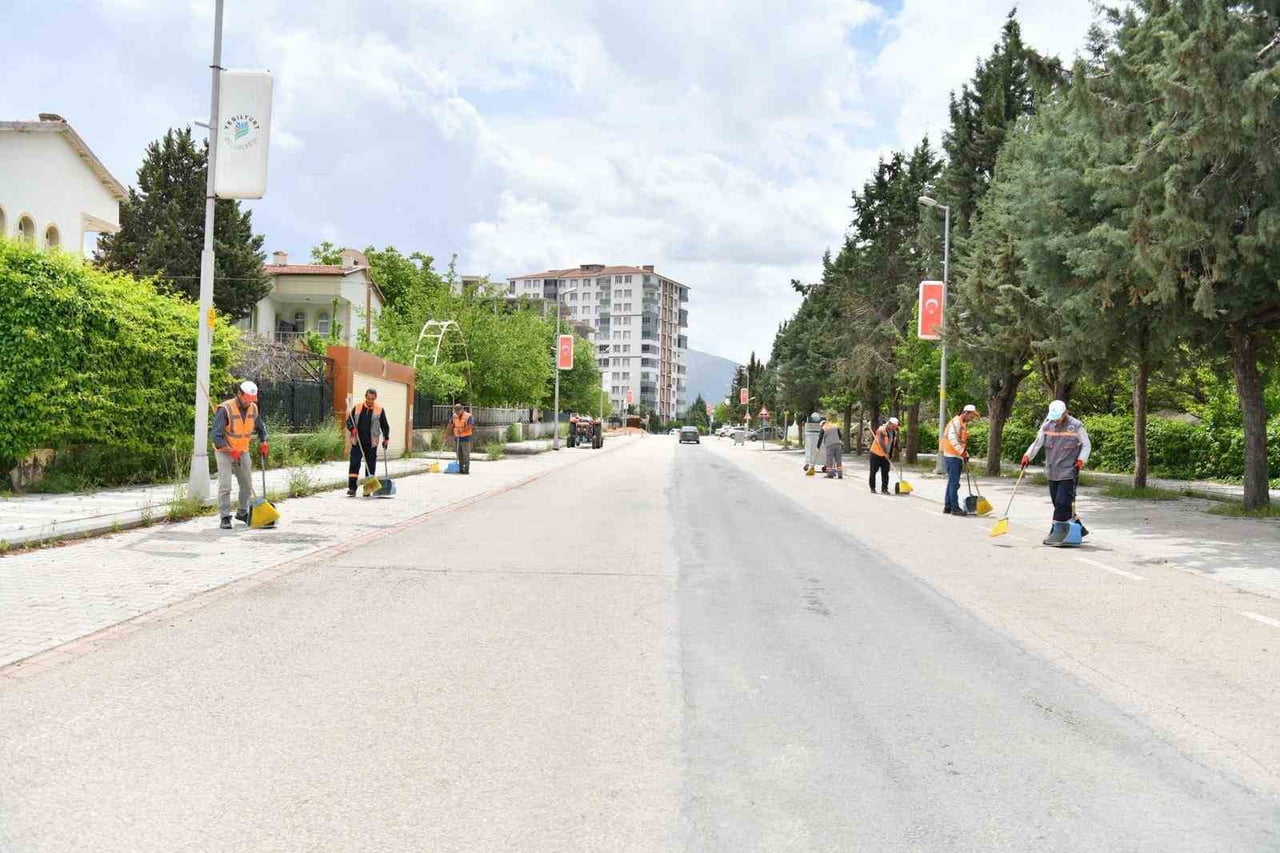 YEŞİLYURT BELEDİYESİ’NDEN KURBAN BAYRAMI ÖNCESİ YOĞUN HAZIRLIK