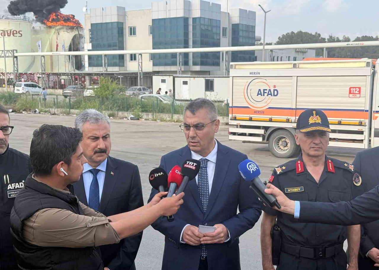 YETKİLİLERDEN BİLGİ ALAN VALİ TOROS, BERABERİNDE İL EMNİYET MÜDÜRÜ FAHRİ AKTAŞ VE İL JANDARMA...