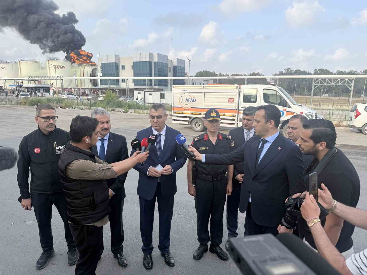 YETKİLİLERDEN BİLGİ ALAN VALİ TOROS, BERABERİNDE İL EMNİYET MÜDÜRÜ FAHRİ AKTAŞ VE İL JANDARMA...