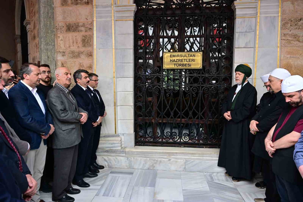 YILDIRIM'DA ERGUVAN BAYRAMI COŞKUSU YAŞANDI