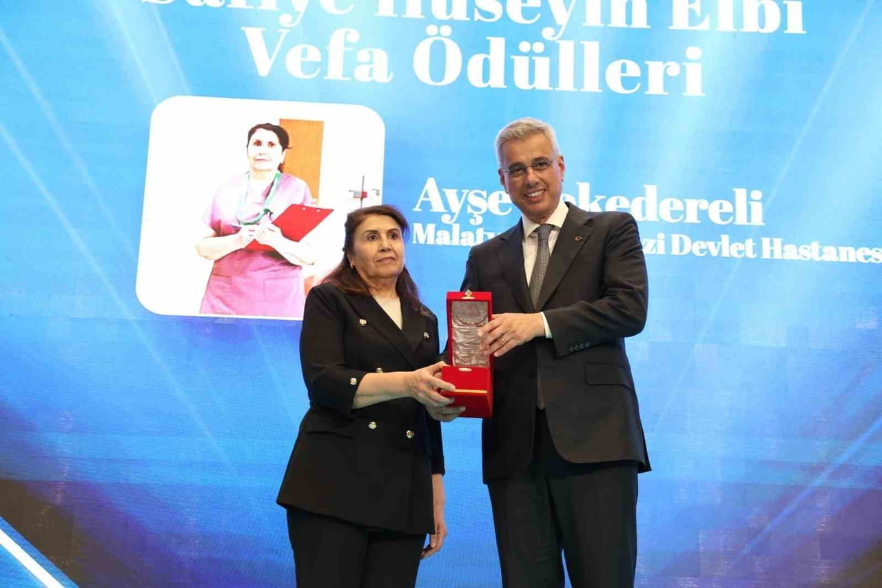 YILIN HEMŞİRELERİ ÖDÜLLENDİRİLDİ