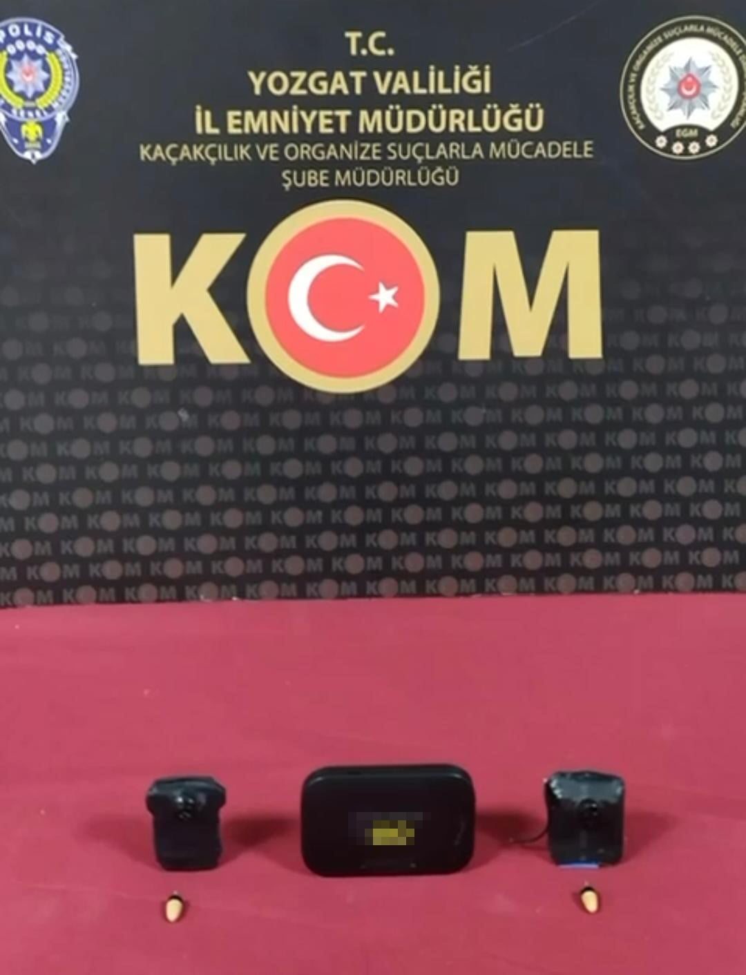 YOZGAT'IN SARIKAYA İLÇESİNDE ELEKTRONİK KOPYA DÜZENEĞİ İLE EHLİYET SINAVINA GİRMEYE HAZIRLANAN 2...