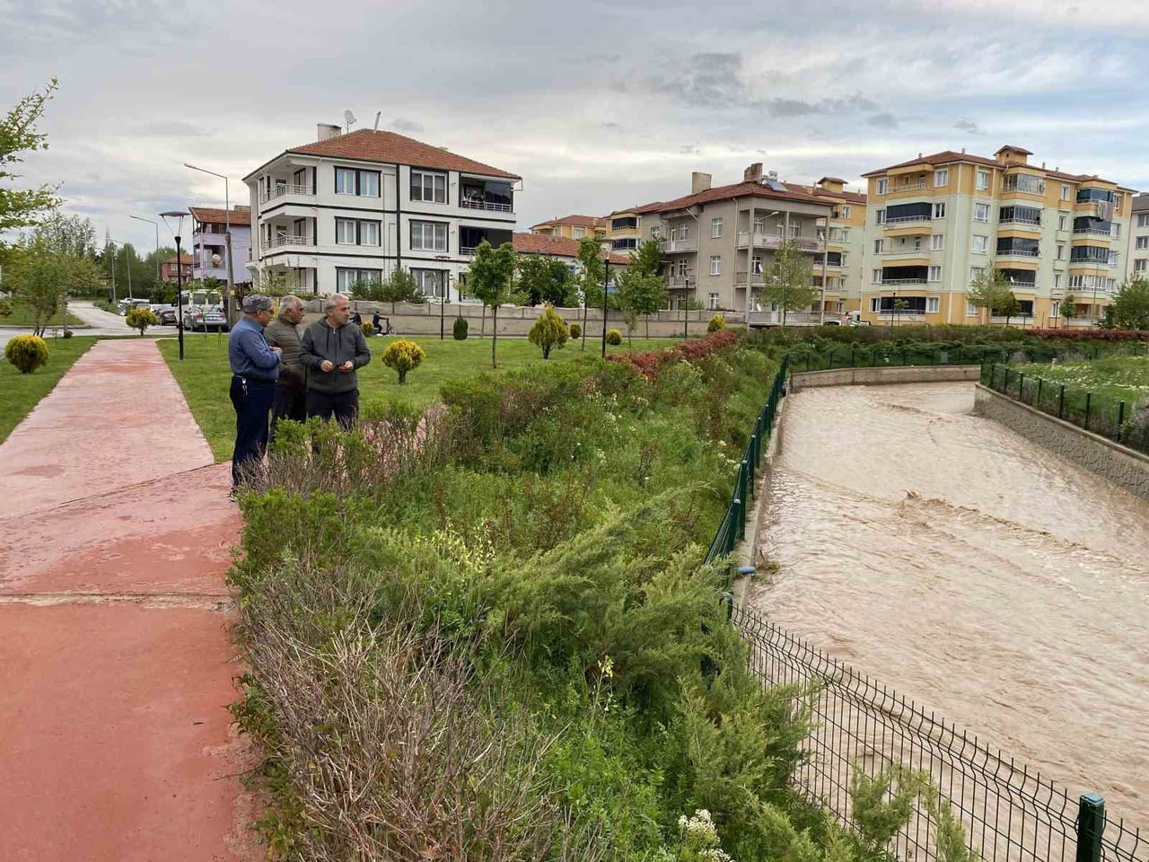 YOZGAT'IN SORGUN İLÇE MERKEZİNDE BULUNAN EĞRİÖZ-DELİBAŞ DERESİ 25 YIL SONA YENİDEN COŞTU.