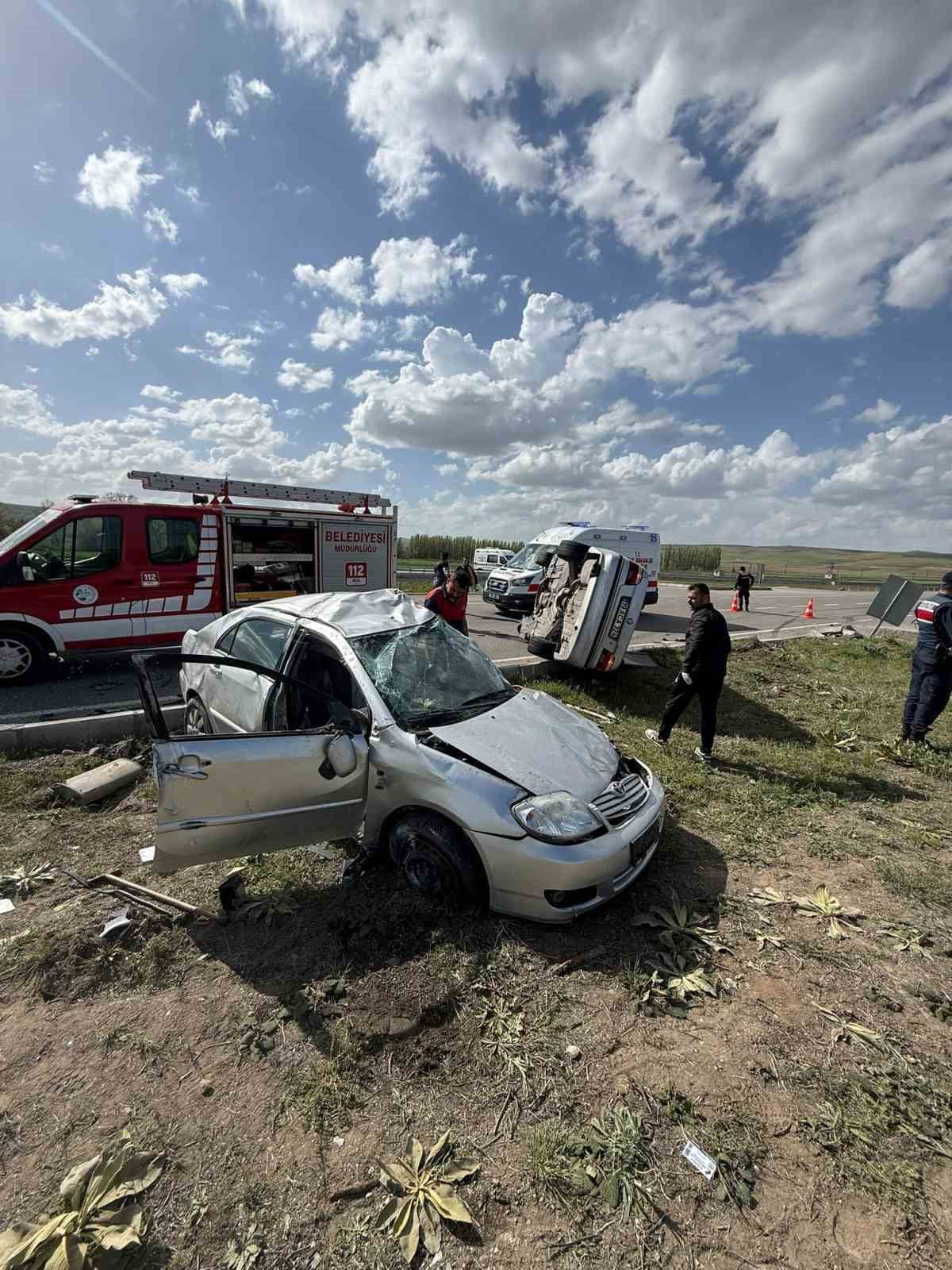 YOZGAT'IN SORGUN İLÇESİNDE İKİ OTOMOBİLİN ÇARPIŞMASI SONUCU MEYDANA GELEN TRAFİK KAZASINDA 1 KİŞİ...
