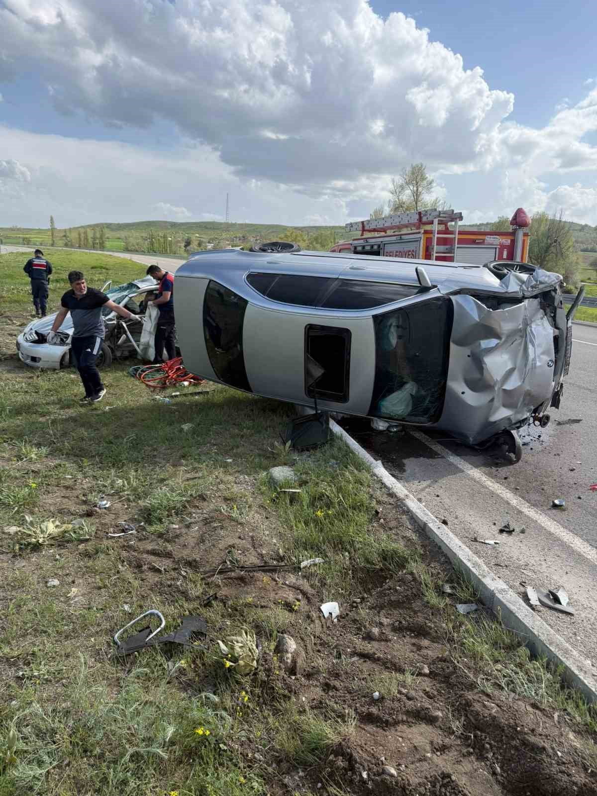 YOZGAT'IN SORGUN İLÇESİNDE İKİ OTOMOBİLİN ÇARPIŞMASI SONUCU MEYDANA GELEN TRAFİK KAZASINDA 1 KİŞİ...