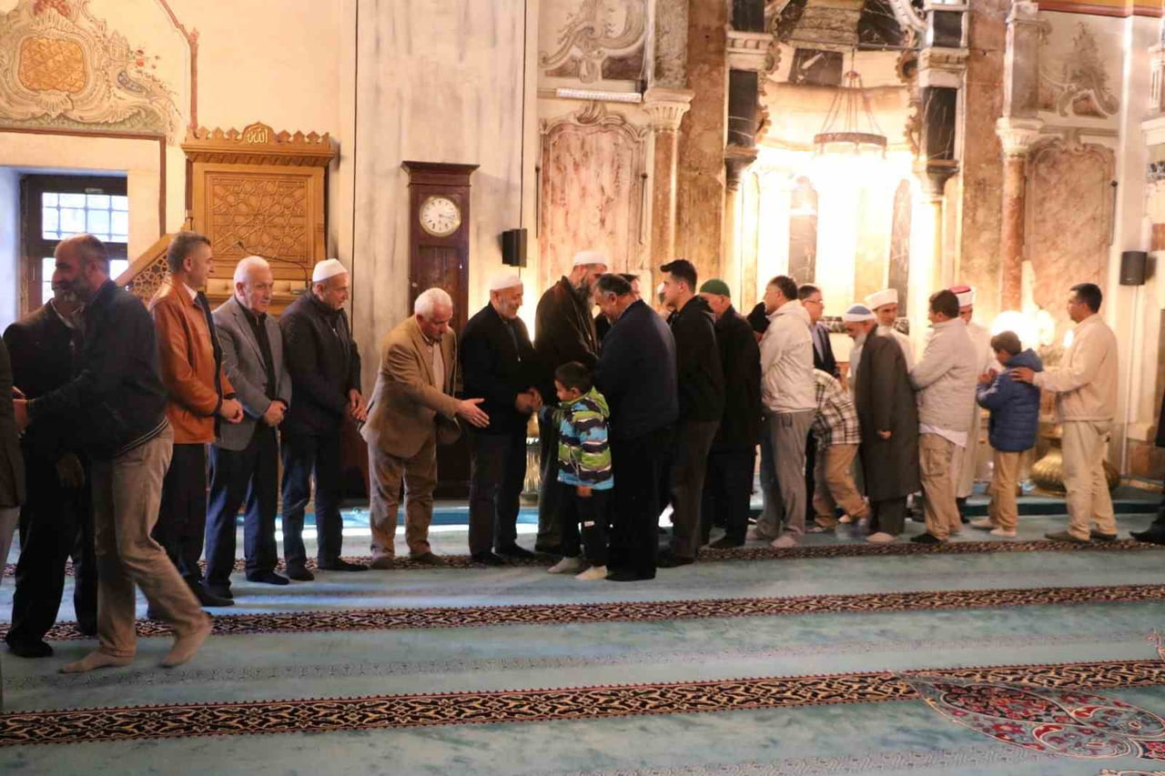 YOZGAT’TA KURBAN BAYRAMI COŞKUSU, TARİHİ ÇAPANOĞLU CAMİİ’NDE KILINAN BAYRAM NAMAZI İLE...