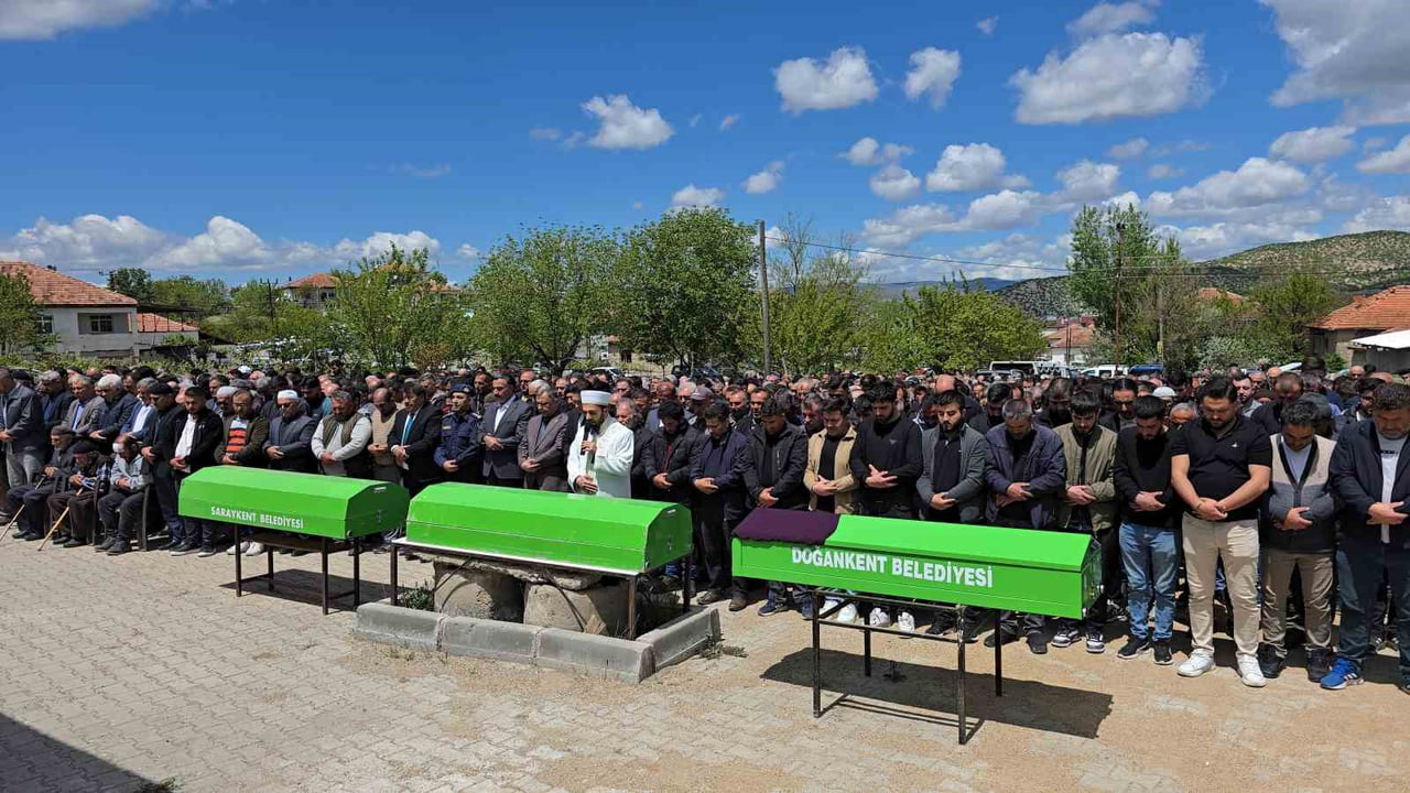 YOZGAT’TA SERVİS KAZASINDA HAYATINI KAYBEDEN 2 ÖĞRENCİ VE SÜRÜCÜ SON YOLCULUĞUNA...