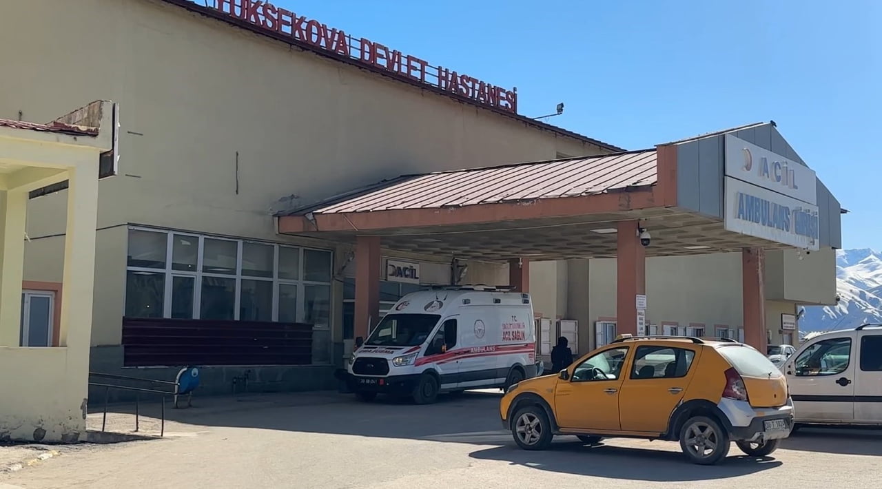 YÜKSEKOVA DEVLET HASTANESİ’NE KALDIRILAN AYKUT’UN TEDAVİ ALTINA ALINDIĞI VE GENEL SAĞLIK DURUMUNUN...