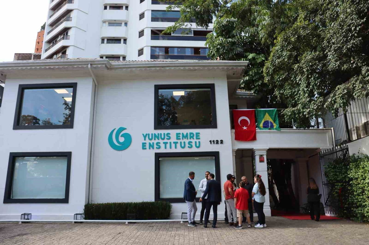 YUNUS EMRE ENSTİTÜSÜ BREZİLYA'NIN SAO PAULO ŞEHRİNDE HAYATA GEÇİRDİĞİ YUNUS EMRE TÜRK KÜLTÜR...