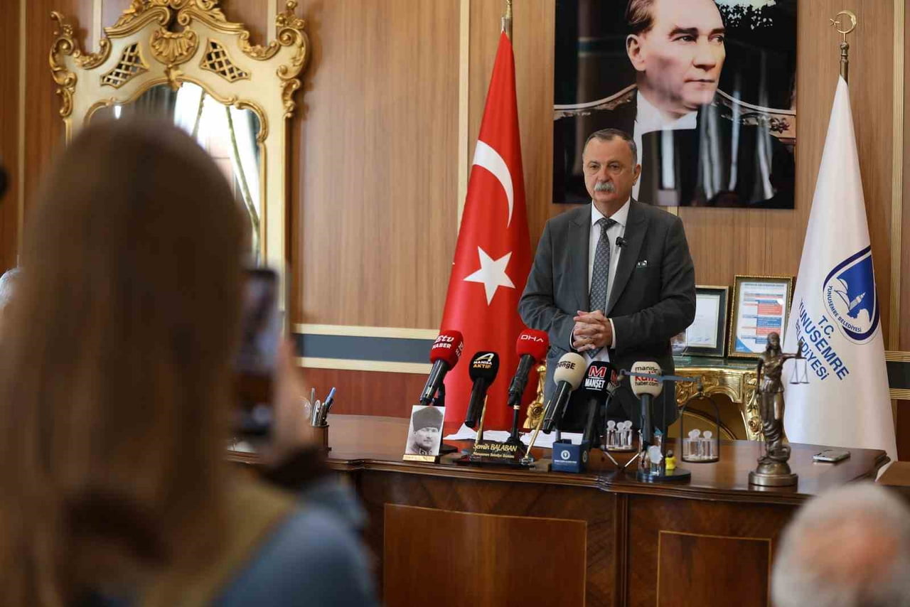 YUNUSEMRE BELEDİYE BAŞKANI SEMİH BALABAN, AYLIK BASIN TOPLANTISINDA GEÇTİĞİMİZ AY BOYUNCA...