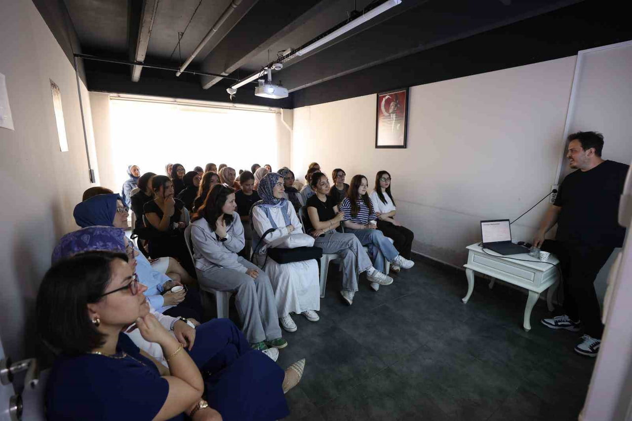 YUNUSEMRE BELEDİYESİ, ÖĞRENCİLERİN SINAV SÜRECİNİ DAHA SAĞLIKLI VE BİLİNÇLİ YÖNETEBİLMELERİ...