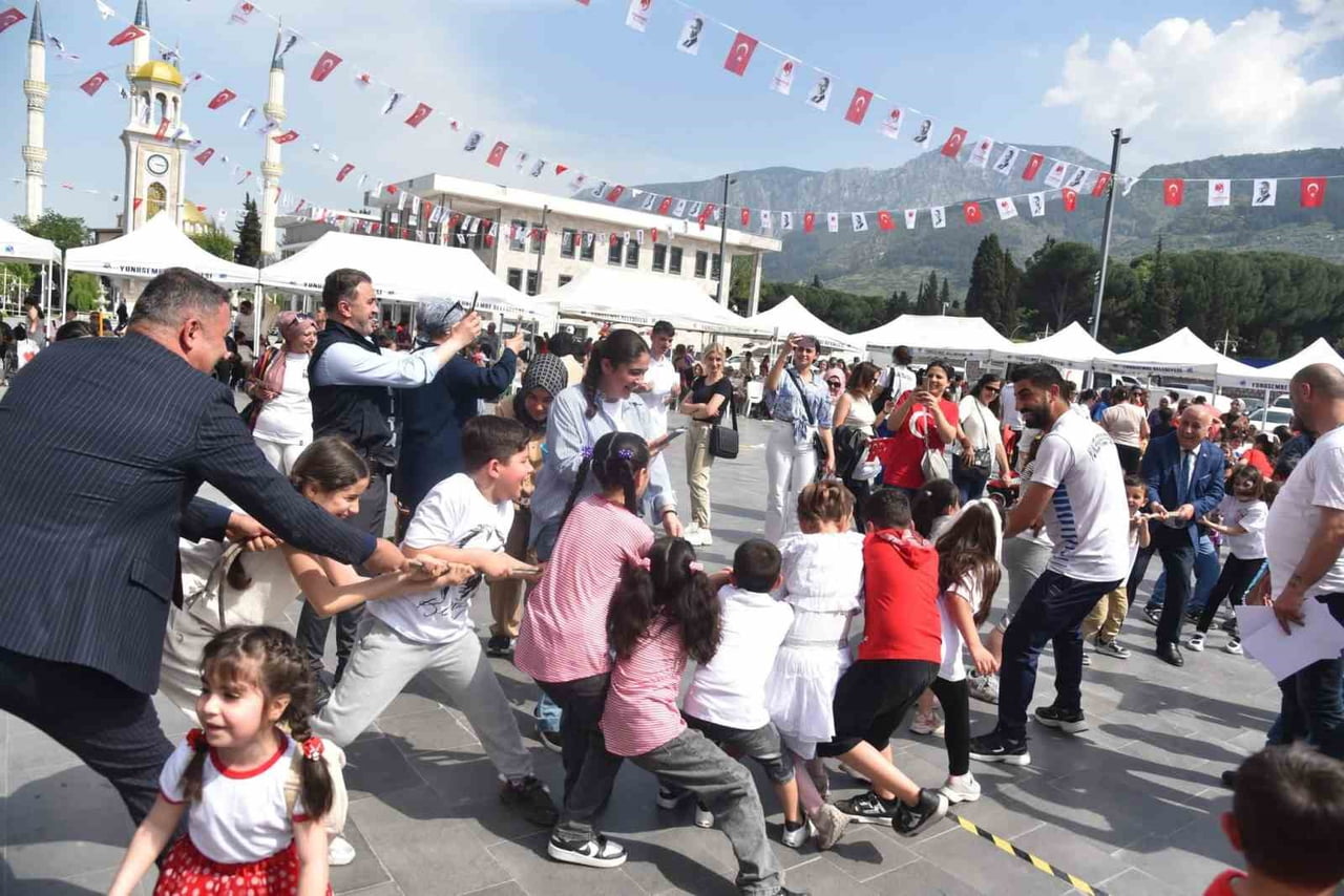 YUNUSEMRE BELEDİYESİ VE YUNUSEMRE BELEDİYESPOR İŞ BİRLİĞİYLE DÜZENLENECEK 19 MAYIS GENÇLİK...