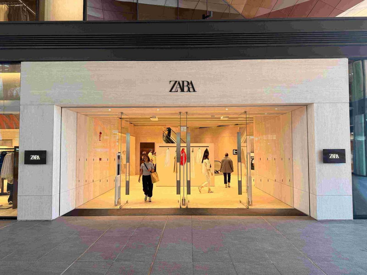 ZARA’NIN TÜRKİYE’DEKİ İLK YENİ NESİL FLAGSHİP (AMİRAL) MAĞAZASI, MEYDAN İSTANBUL’DA...