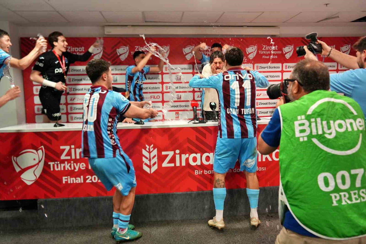 ZİRAAT TÜRKİYE KUPASI FİNALİNDE KONYASPOR’U 2-1 MAĞLUP EDEREK KUPANIN SAHİBİ OLAN TRABZONSPOR’DA...