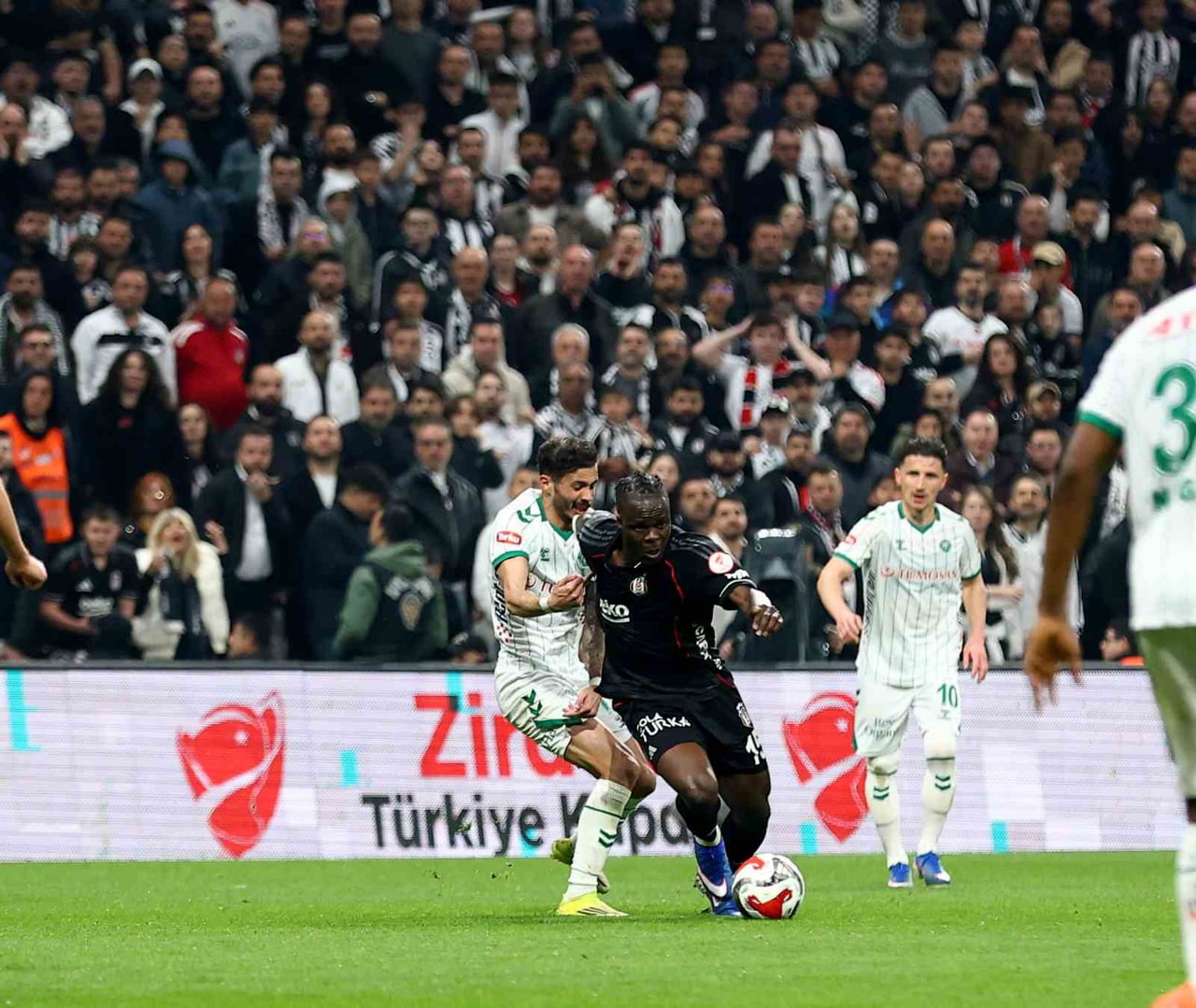 ZİRAAT TÜRKİYE KUPASI YARI FİNAL MAÇINDA BEŞİKTAŞ, KONUK ETTİĞİ KONYASPOR’A 1-0 MAĞLUP OLDU....