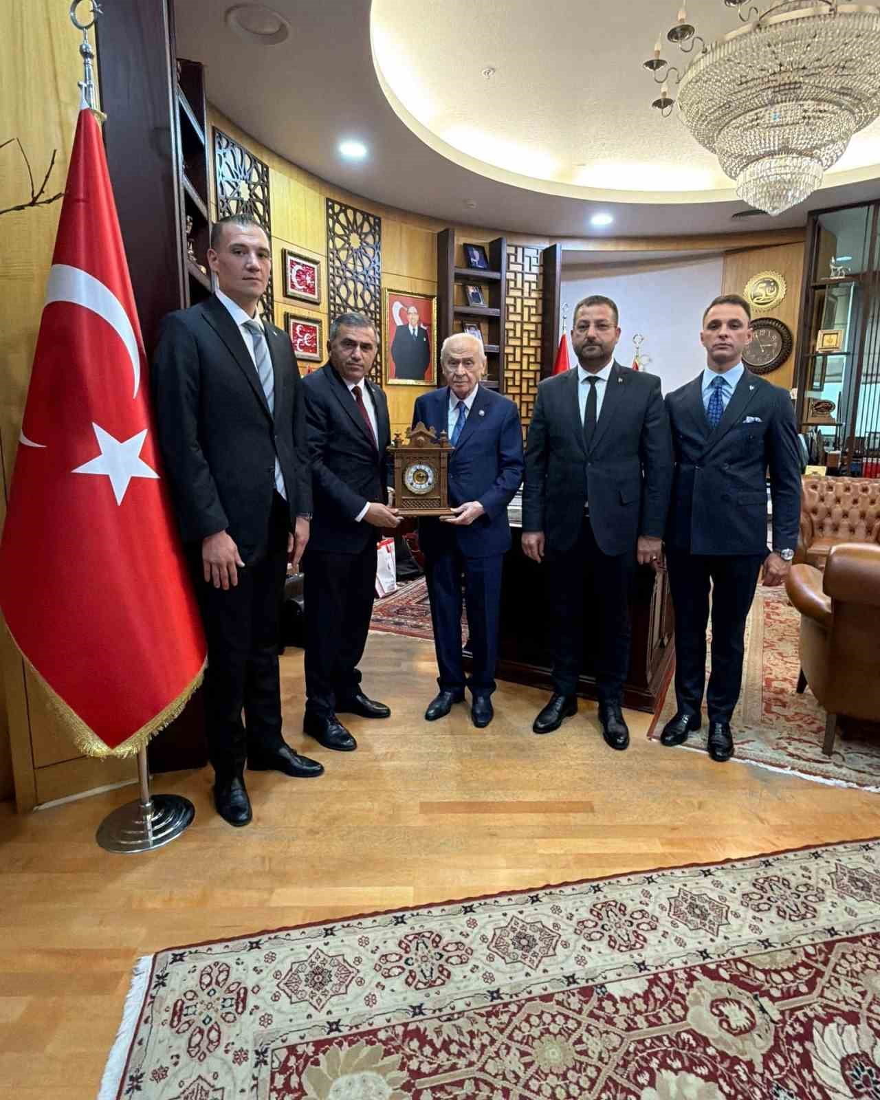 ZİYARETTE AYRICA SAMSUN HEYETİ TARAFINDAN, GAZİ MUSTAFA KEMAL ATATÜRK VE SİLAH ARKADAŞLARINI 19...