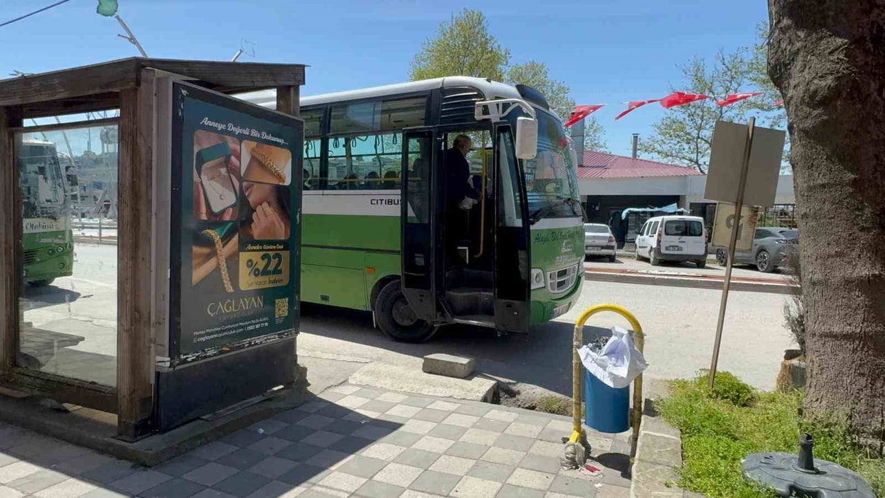 ZONGULDAK'IN ALAPLI İLÇESİNDE HALK OTOBÜSÜ ŞOFÖRÜ, OTOBÜSTE TEK BAŞINA KALAN 2 YAŞINDAKİ ÇOCUĞU...