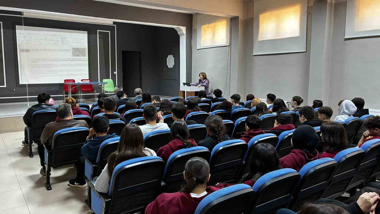 ZONGULDAK'IN ÇAYCUMA İLÇESİNDE "MAARİFİN KALBİNDE MARİFETLİ GENÇLİK" VE "BEN HER YERDE VARIM"...