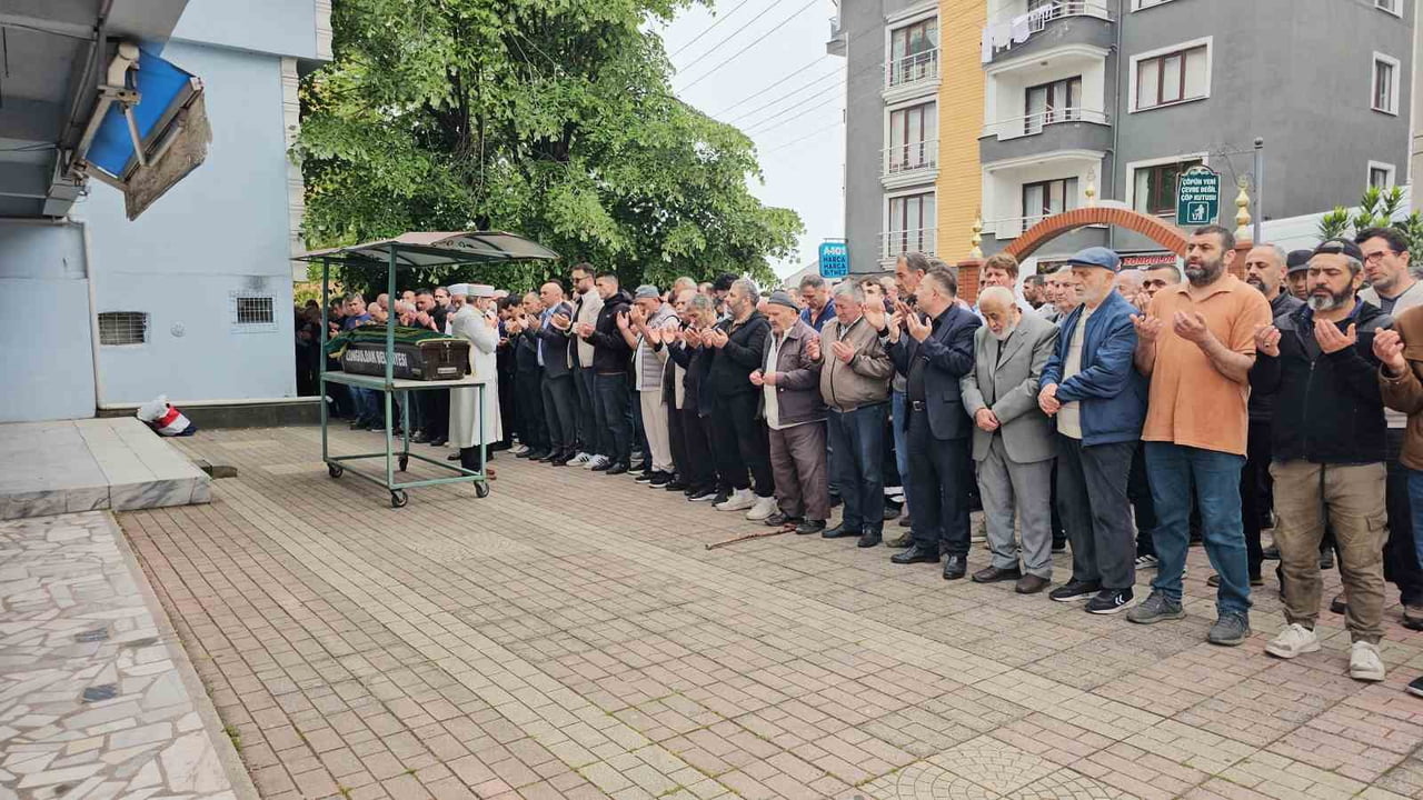 ZONGULDAK'IN DİLAVER MAHALLESİ’NDEKİ RUHSATSIZ MADEN OCAĞINDA MEYDANA GELEN GÖÇÜKTE HAYATINI...