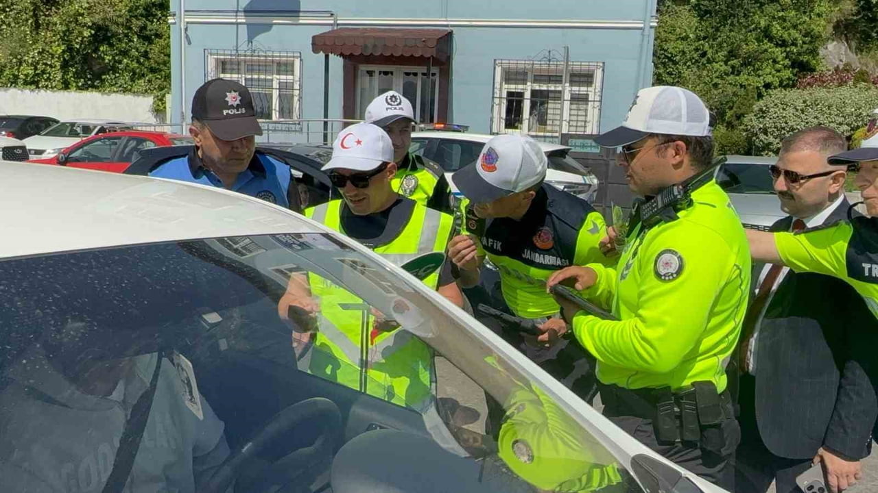 ZONGULDAK'TA 10-16 MAYIS ENGELLİLER HAFTASI KAPSAMINDA ÖZEL BİREYLERDEN OLUŞAN ÇOCUKLAR, POLİS VE...