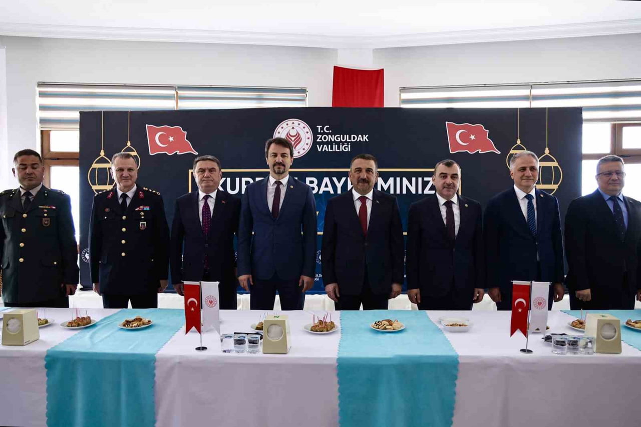 ZONGULDAK'TA KURBAN BAYRAMI DOLAYISIYLA POLİSEVİ’NDE DÜZENLENEN BAYRAMLAŞMA PROGRAMI, GENİŞ...