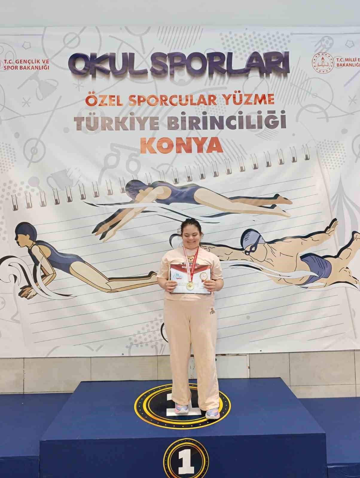 ZONGULDAK'TA LÖSEMİYİ YENDİKTEN SONRA YÜZMEYE BAŞLAYAN 14 YAŞINDAKİ DOWN SENDROMLU MASAL ÇELİK...