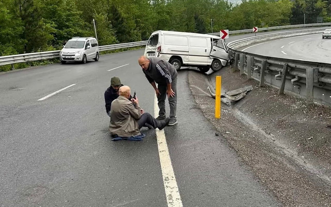 ZONGULDAK-KDZ. EREĞLİ KARA YOLUNDA ETKİLİ OLAN YAĞIŞ KAZAYI BERABERİNDE GETİRDİ. SOĞANLI RAMPASI...
