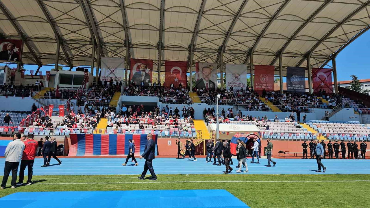 ZONGULDAK’TA 19 MAYIS ATATÜRK’Ü ANMA, GENÇLİK VE SPOR BAYRAMI COŞKUSU, 107 METRELİK DEV TÜRK...