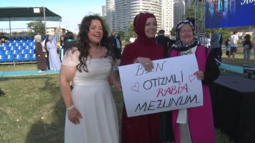 'Otizm' engel tanımadı, genç müzisyen üniversiteden mezun oldu: "Hayalim kendim gibi engelli...