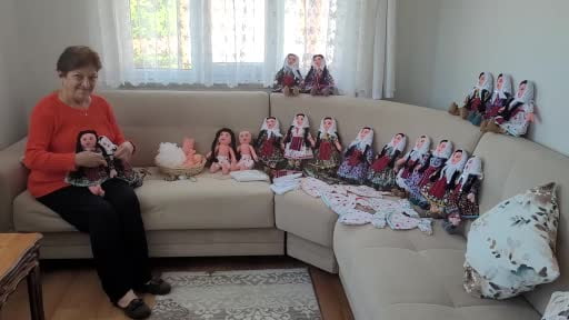 14 yıldır yaptığı bez bebeklerle Şerife Bacı'nın hatırasını yaşatıyor