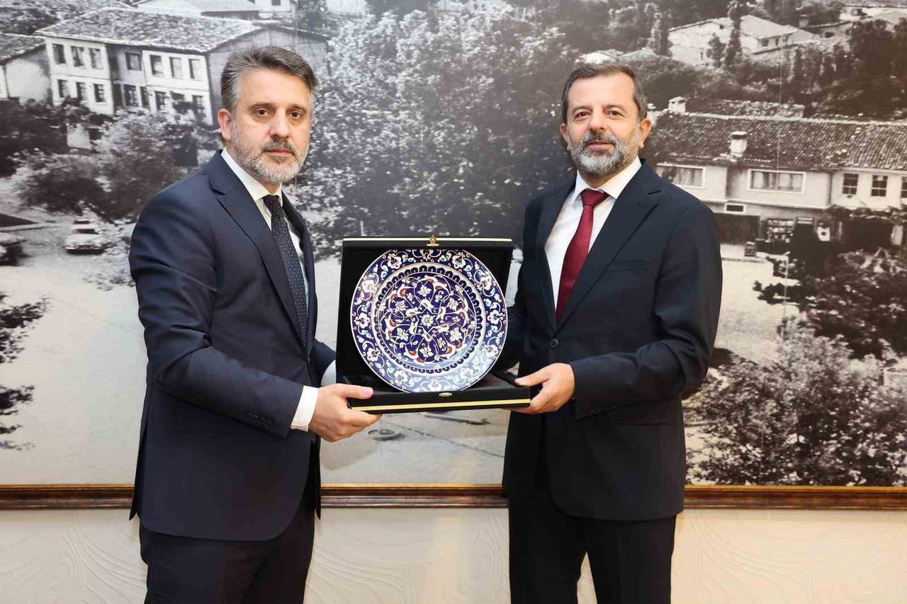 17 İLÇEYE EŞİT HİZMET POLİTİKASINI YÖNETİM ANLAYIŞININ MERKEZİNE KOYAN BURSA BÜYÜKŞEHİR BELEDİYESİ...