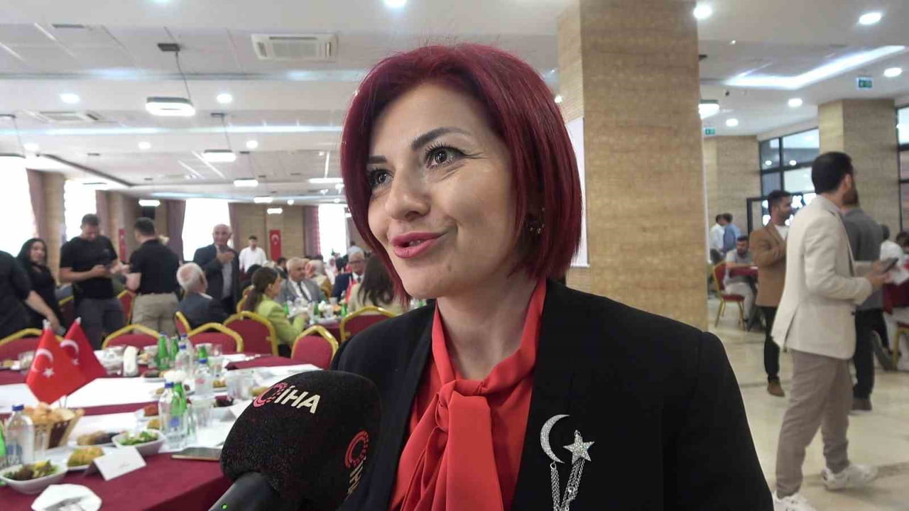 18 YIL SONRA EŞİNİN GÖREV YAPTIĞI KENTE GELEN ŞEHİT EŞİ ÖZLEM EMİR'DEN TÜRKİYE'YE ANLAMLI ÇAĞRI:...
