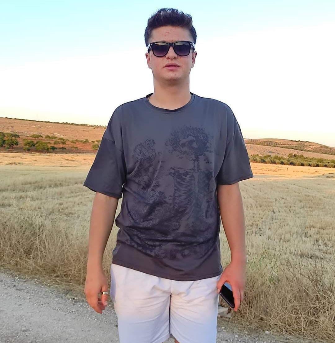 19 YAŞINDAKİ MUSTAFA EMRE YETER