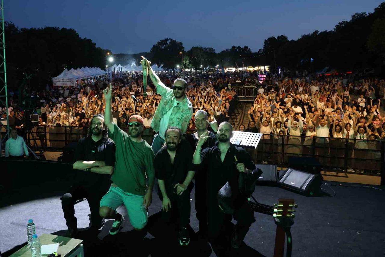 2. NİLÜFER KARADENİZ FESTİVALİ’NİN İKİNCİ GÜNÜ DE DOLU DOLU GEÇTİ. HORON VE TÜRKÜLERLE GEÇEN...