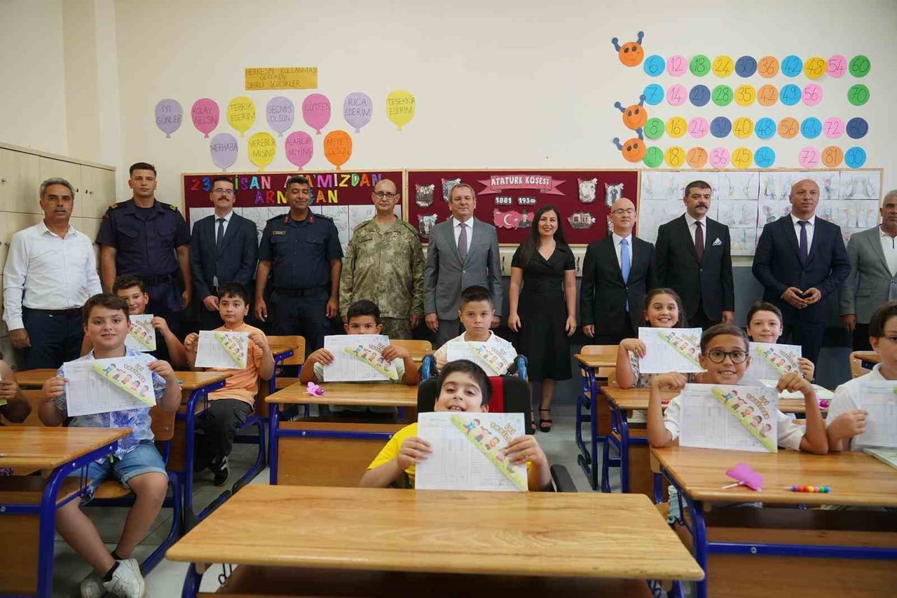 2025-2026 EĞİTİM ÖĞRETİM YILININ SONA ERMESİYLE BİRLİKTE AYVALIK ATATÜRK İLKOKULU’NDA KARNE...