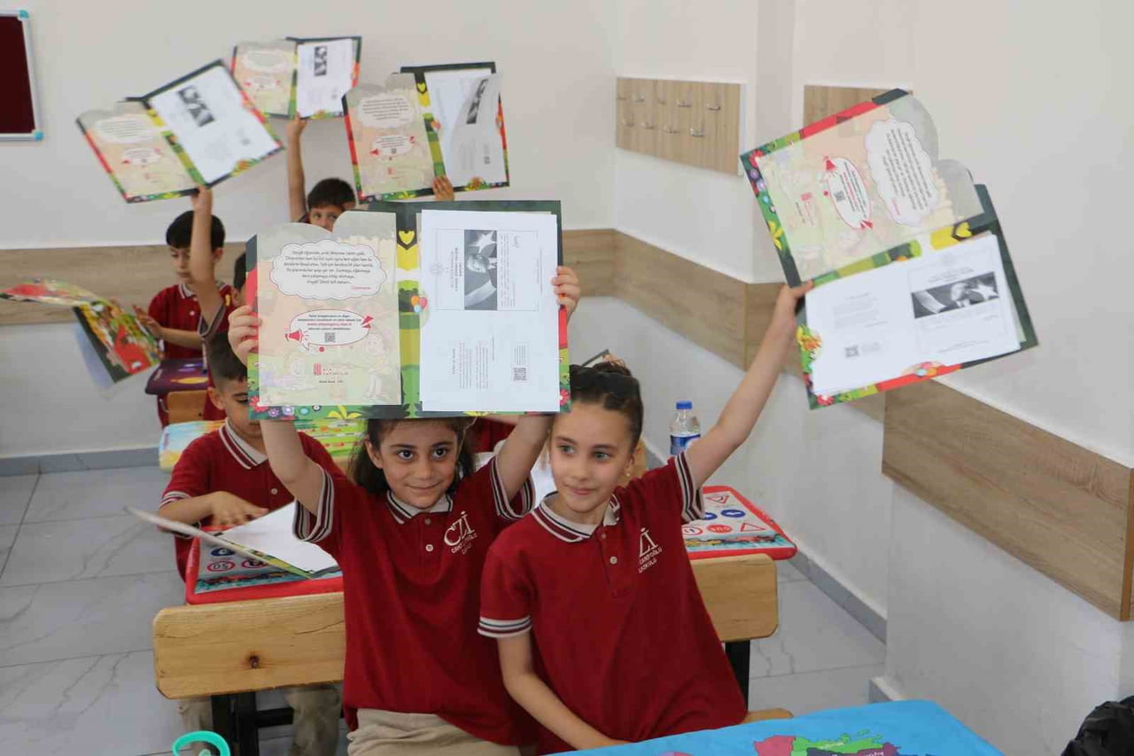 2025-2026 EĞİTİM-ÖĞRETİM YILININ SONA ERMESİYLE BİRLİKTE DİYARBAKIR’DA BİNLERCE ÖĞRENCİ KARNE...