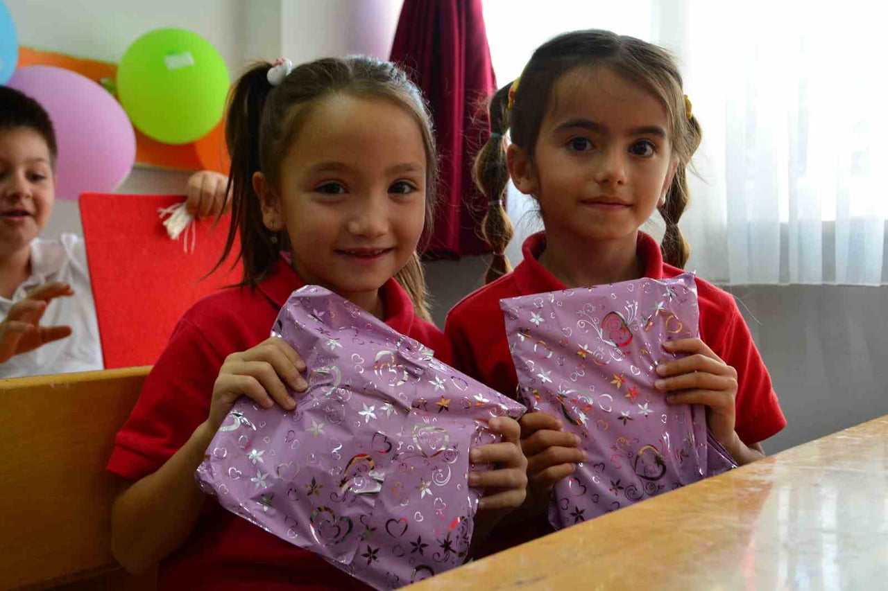 2025-2026 YILI EĞİTİM VE ÖĞRETİM YILI SONUNA GELEN ÖĞRENCİLER KARNELERİNİ ALMANIN SEVİNCİNİN...